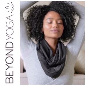 NWT Beyond Yoga Pocket Infinity Scarf